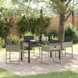 Ensemble de jardin 5 pièces avec coussins gris clair en poly rotin.
