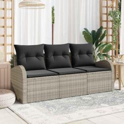 Ensemble de canapé de jardin 3 pièces avec des coussins en poly rotin gris clair.