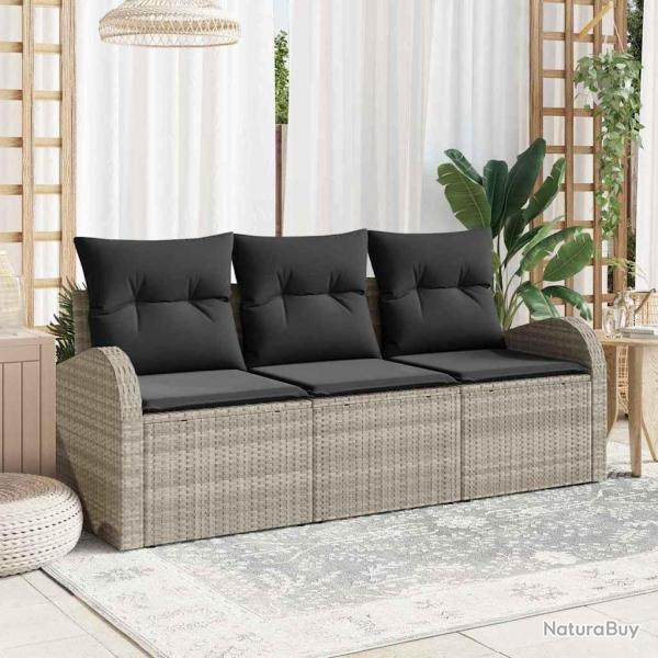 Ensemble de canap de jardin 3 pices avec des coussins en poly rotin gris clair.