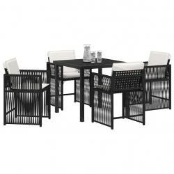 Ensemble de jardin 5 pièces avec des coussins noirs en poly rattan.