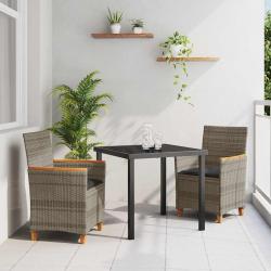 Ensemble de jardin de 3 pièces avec des coussins en poly rotin gris.