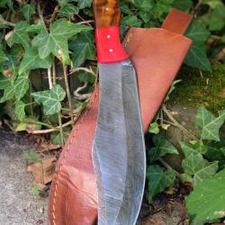 Gros Bowie Chasseur Crocodiles Lame Acier Damas 256 Couches Manche Bois Etui Cuir Fabric Artisanale