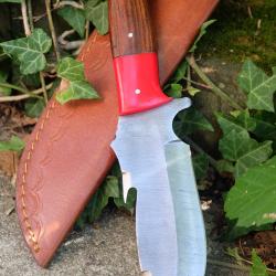 Couteau Tactical Survie Lame Damas Acier 256 Couches Manche Bois/Résine Etui Cuir Fabric Artisanale