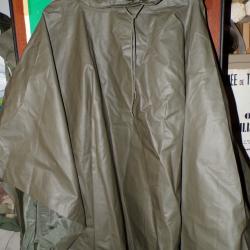 PONCHO IMPERMEABLE DE L'ARMEE FRANCAISE , TAILLE 192 P , BOUTONS PRESSIONS POUR FERMETURE SUR LES C