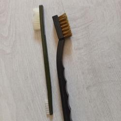 Lot de 2 brosses de nettoyages nylon et laiton (format "brosse à dents)