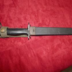 Baïonnette de FAMAS premier type DLT 01 82 (lame) et DLT 02 82 (fourreau)