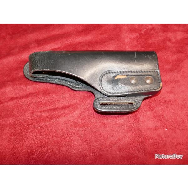 Holster HK P7 M13 DROITIER, le cuir de la pince de rtention se craqule mais reste fonctionnel