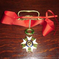 Commandeur de l'Ordre National de la Légion d'Honneur, Médaille + cravate, fidèle REPRO