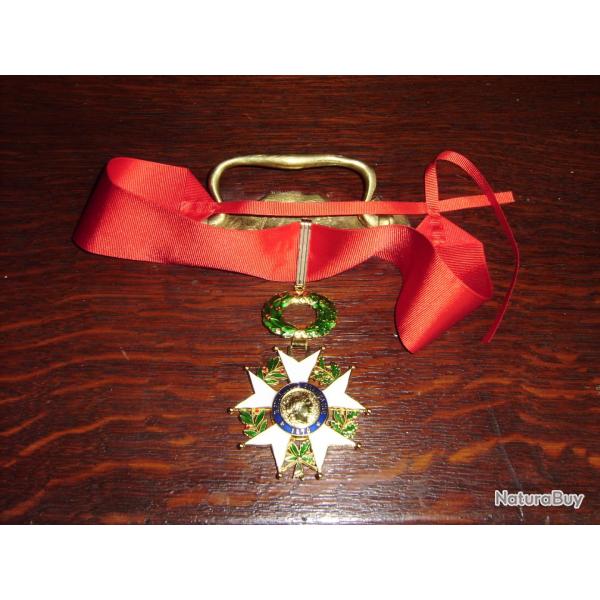 Commandeur de l'Ordre National de la Légion d'Honneur, Médaille + cravate, fidèle REPRO
