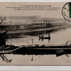 CPA - MARINE DE GUERRE - LA CATASTROPHE DU PLUVIOSE Transport dun cadavre de lepave  N°1068