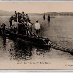 CPA - MARINE DE GUERRE - La " Dorade "  Sous - Marin N°1076