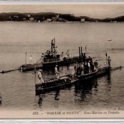 CPA - MARINE DE GUERRE -  "DORADE et BONITE  " Sous - Marin en Vedette N°1078