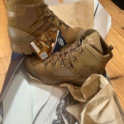 Chaussures randonnée neuf zone chaude taille 42