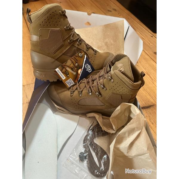 Chaussures randonne neuf zone chaude taille 42