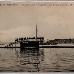 CPA - MARINE DE GUERRE - Le Sous -Main Turquoise sur Rade pendant une Revue navale N°1086