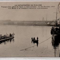 CPA -MARINE DE GUERRE - LA CATASTROPHE DU PLUVIOSE Transport d'un cadavre de l'épave au dépôt N°1088