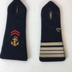 2 epaulettes depareillés , une de la coloniale et une de commandant a distinctive argent ,1950/1960