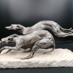Sculpture en bronze Thomas Cartier "Couple de Lévriers"