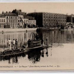 CPA - MARINE DE GUERRE - DUNKERQUE - " Le Phoque " ( Sous-Marin ) sortant du Port N&deg;1096