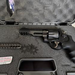 Smith & Wesson Military and Police R8