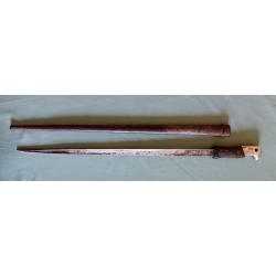 Ancienne baïonnette épée gravée sur sa lame Mre d'Armes de St Etienne 8bre de1880 avec son étui.