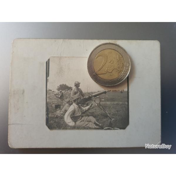 Photo petit format poilus avec mitrailleuse MG 08 de prise date 1917 au dos