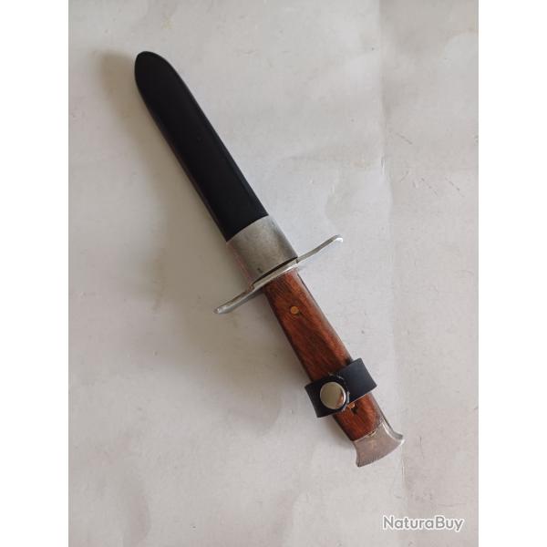 Poignard  style  vengeur ou scout