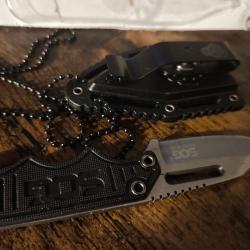 Couteau fixe de cou de marque SOG
