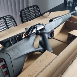 Blaser R8 ultimate noir synthétique busc réglable et sabots amortisseur.