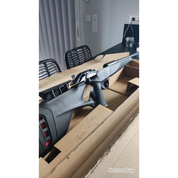 Blaser R8 ultimate noir synthtique busc rglable et sabots amortisseur.