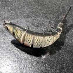 LEURRE BIONIQUE ARTICULE 13,5 CM 2 HAMECONS TRIPLES CROCHETS POUR CARNASSIERS MER ET RIVIERE
