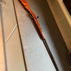 Carabine Humbert à verrou, 22LR canon rayé, crosse en noyer Excellent état général tire bien. Cat C.