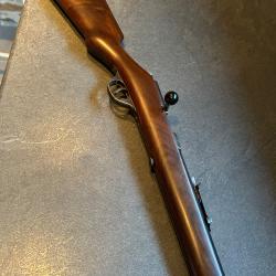 Carabine Humbert à verrou, 22LR canon rayé, crosse en noyer Excellent état général tire bien. Cat C.