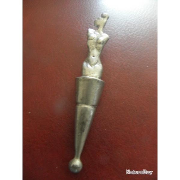Bouchon de bouteille vintage en tain sign Carol Boyes reprsentant une femme nue.