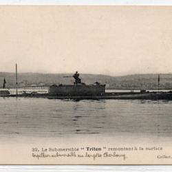 CPA -Marine de Guerre - Le Submersible " Triton " remontant a la surface  N°1146
