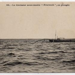 CPA -Marine de Guerre - Le Croiseur  Sous-Marins  " Emeraude " en plongée N°1152