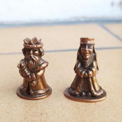 FIGURINE KINDER METAL ECHIQUIER REINE ET ROI
