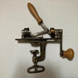 SERTISSEUR MANU ARMES ET CYCLES ST ETIENNE CAL 12N°154