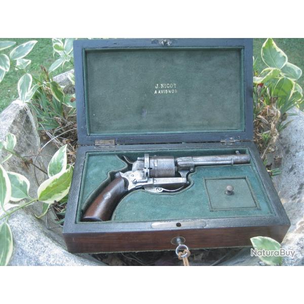 revolver a broche 7mm, dans son coffret
