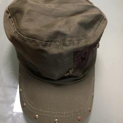 casquette vert kaki a clous neuve