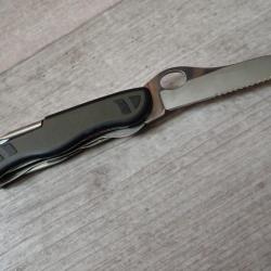 Couteau multifonction, de dotation dans l'armée Suisse ; modèle 08 daté 2010