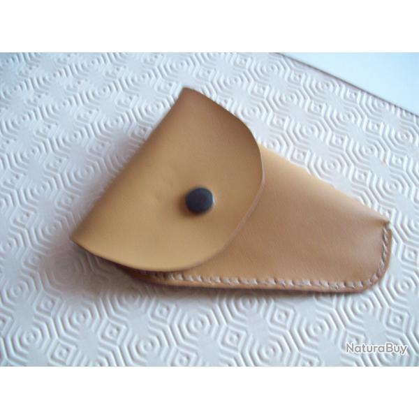 petit tui pour pistolet 6,35 en cuir