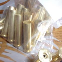46  douilles vides de calibre  45/70    marque   WINCHESTER
