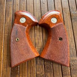 PAIRE DE PLAQUETTES EN BOIS POUR COLT 1882-89-95-1901-1903 et similaire