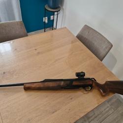 Carabine 300 maral avec point rouge aimpoint h-1