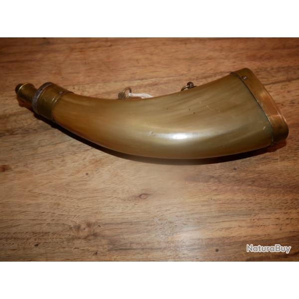 Poire  poudre ancienne petit format en corne fonctionnel