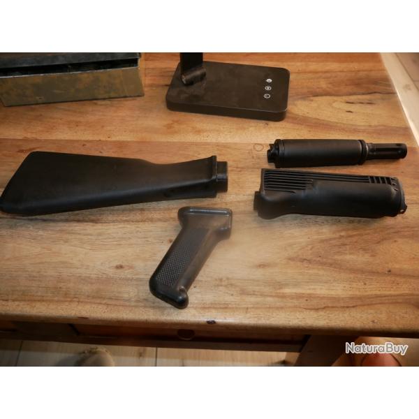 Ensemble de crosse synthtique pour AKM (crosse, poigne avec vis, ft et garde main)