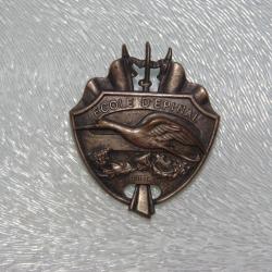 INSIGNE DE L'ECOLE MILITAIRE D' EPINAL  EN 1939 --------------ARTHUS  BERTRAND  PARIS  DEPOSE  -----