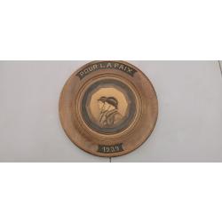 Décoration sculpture sur bois pour la paix 1939