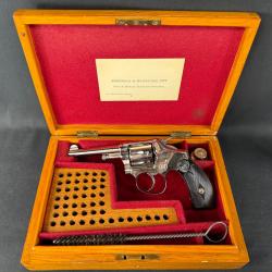 MAGNIFIQUE S&W LADYSMITH FIRST MODEL calibre 22 long en boite d'origine